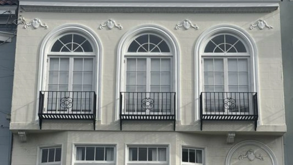 A satisfied Texas homeowner shakes hands with a trusted technician from Windows And Doors Repair LLC after a successful window screen repair.