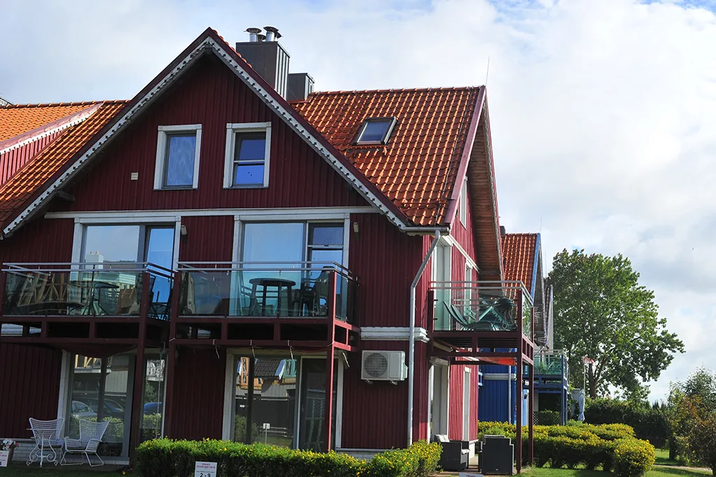 Weatherproof window sealing for energy efficiency in Austin.