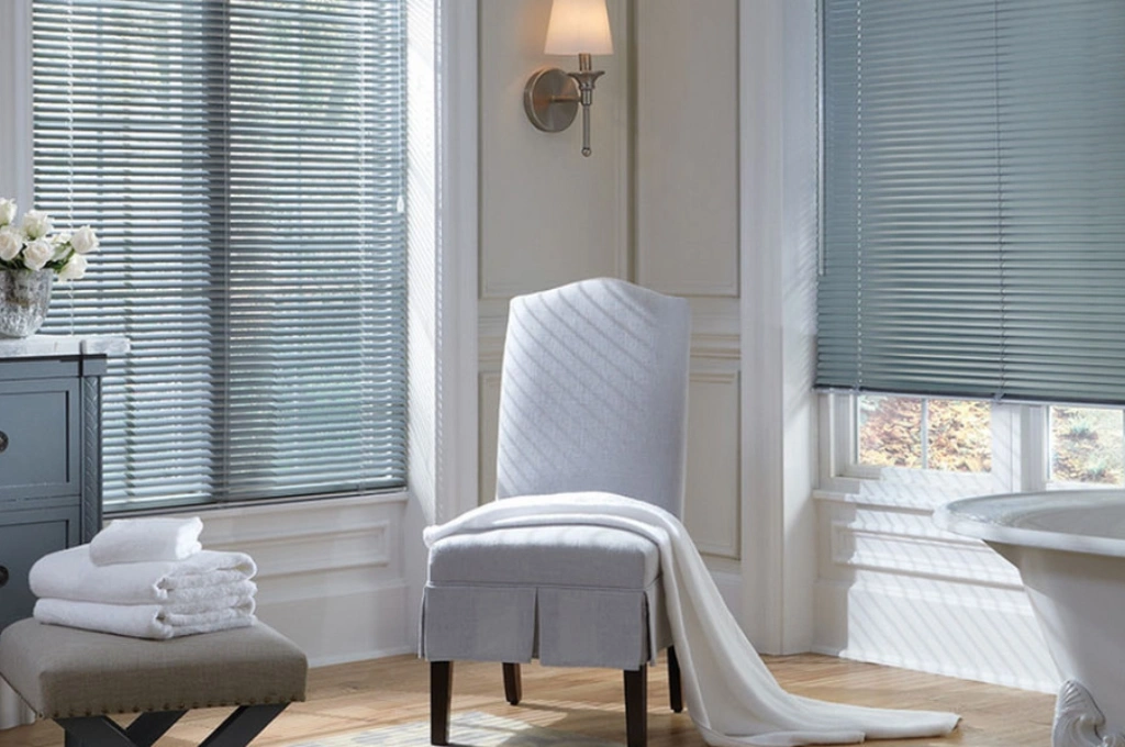 Before and after a window seal repair in a Plano, TX living room, showing the successful removal of fog and condensation.Before and after a window seal repair in a Plano, TX living room, showing the successful removal of fog and condensation.