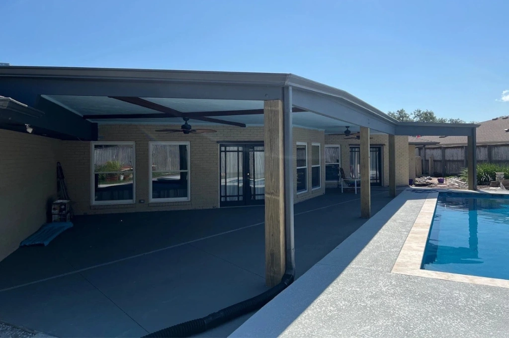 Expert double-pane window repair on Padre Island, TX, showcasing a crystal-clear, fog-free view after a failed seal was fixed by our team.